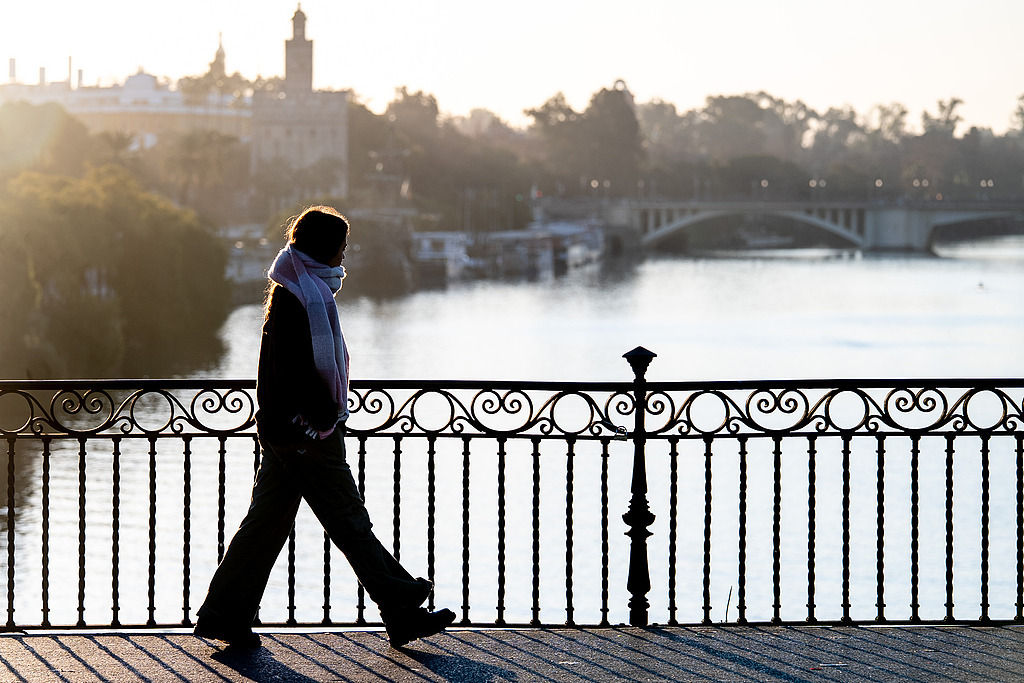 全球反移民浪潮之下，为何西班牙逆势想做“移民灯塔”？