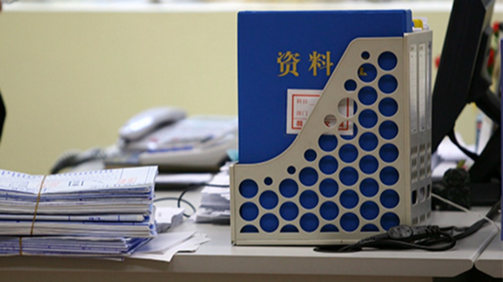 人民日报刊文：党员干部需在“拎”与“捂”间作出清醒而坚定的抉择